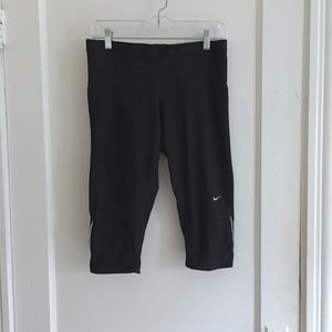 Nike Essentials Filament Black Capri Pants L